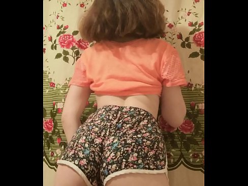 ❤️ Sexet ung babe laver en striptease ved at filme sine shorts på kamera Sex at da.rex-porn-com.ru ❌️❤